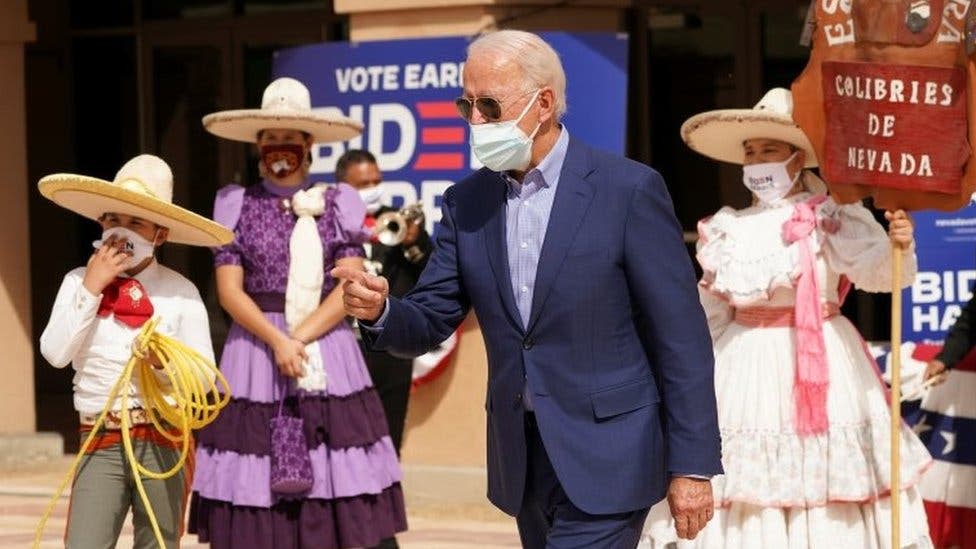 Votantes latinos en apoyo de Biden