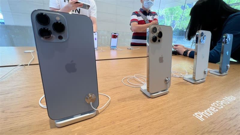 雙12檔期iPhone13也有折扣促銷。 （圖／資料照）