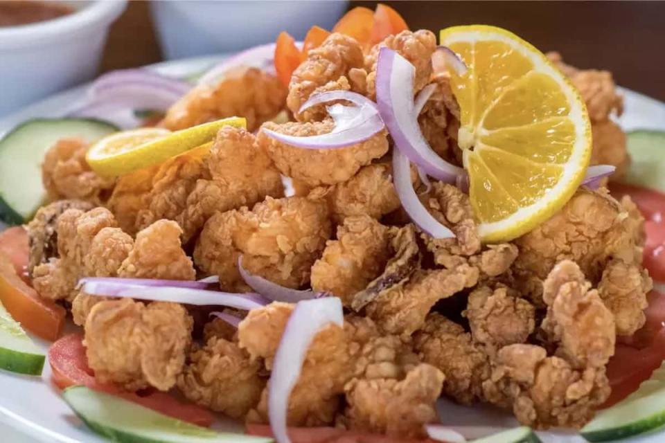 cómo hacer para que el chicharrón de pescado quede crujiente por fuera y jugoso por dentro