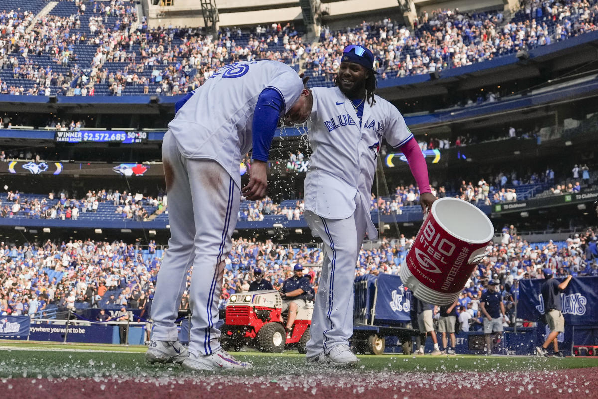 Toronto Blue Jays slugger Vladimir Guerrero Jr. day-to-day with right knee  inflammation