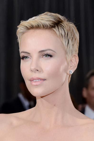 <b>Best Cropped ‘Do - Charlize Theron:</b> Glamorous hairstyles can be hard when you don’t have much to work with, but Charlize looked effortlessly beautiful channelling Audrey Hepburn. She styled her short blonde pixie cut with a deep side part-and-sweep.