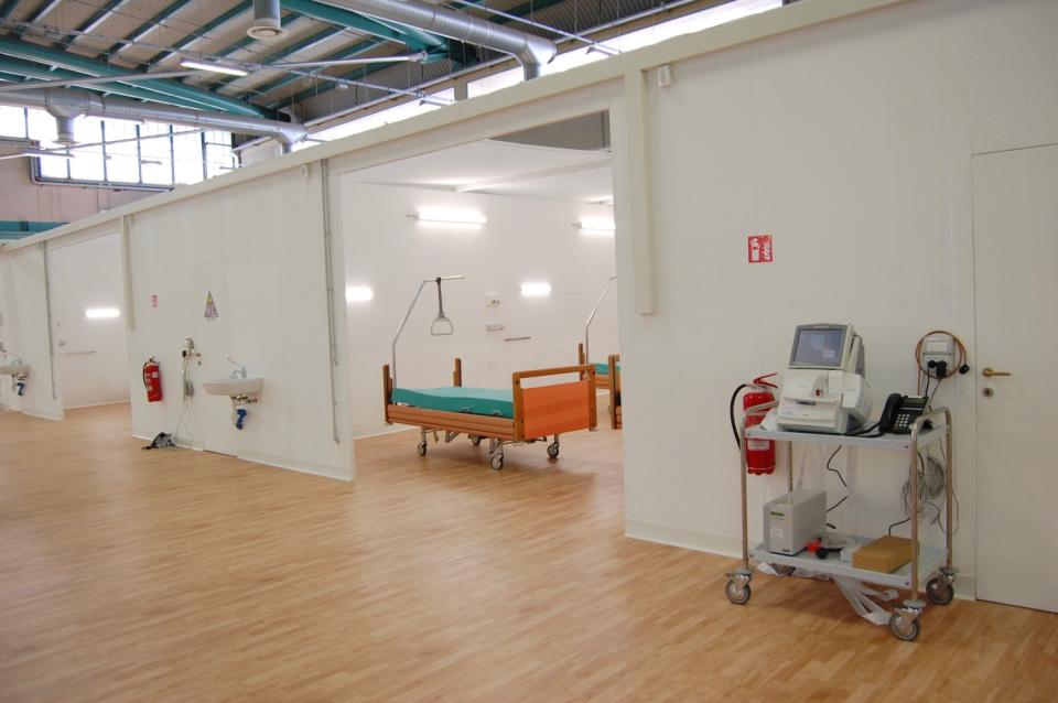 la-fg-italy-coronavirus-field-hospital-02.JPG