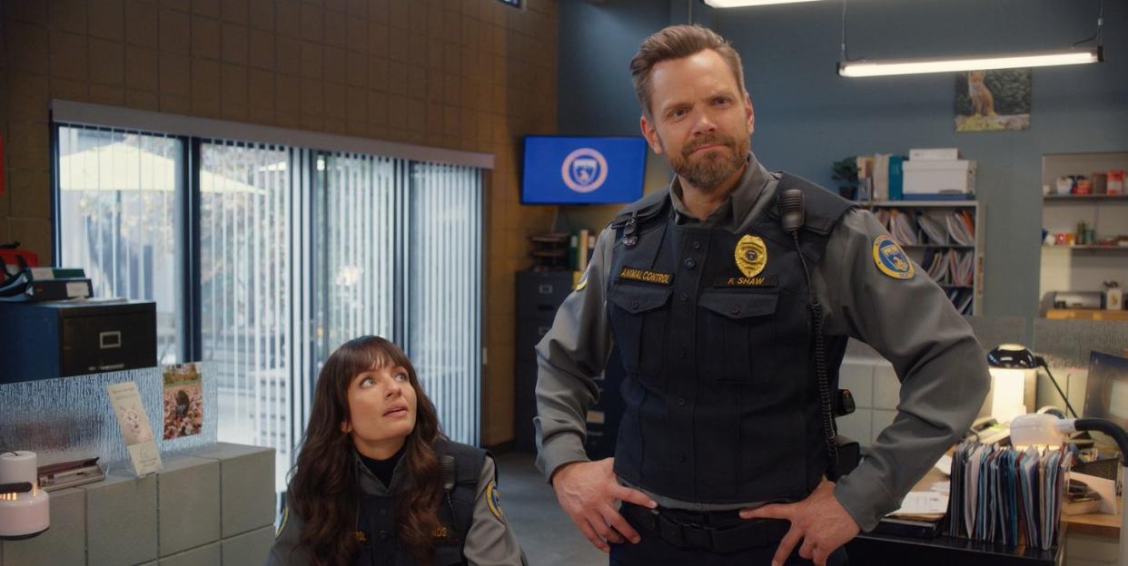 joel mchale, grace palmer, animal control, season 1