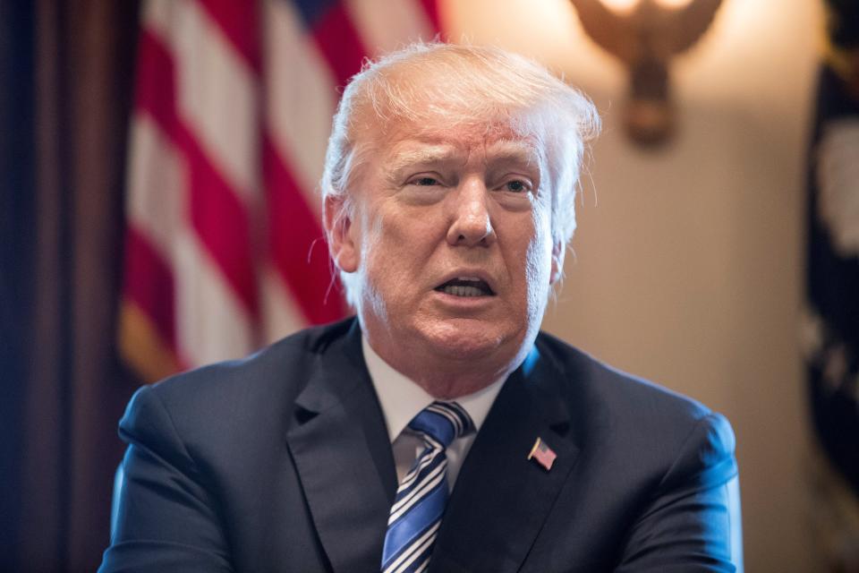 El presidente estadounidense, Donald Trump, durante una reunión con algunos miembros de su gabinete, en la Casa Blanca, Washington D.C, Estados Unidos, hoy, 8 de marzo de 2018. EFE/ Michael Reynolds