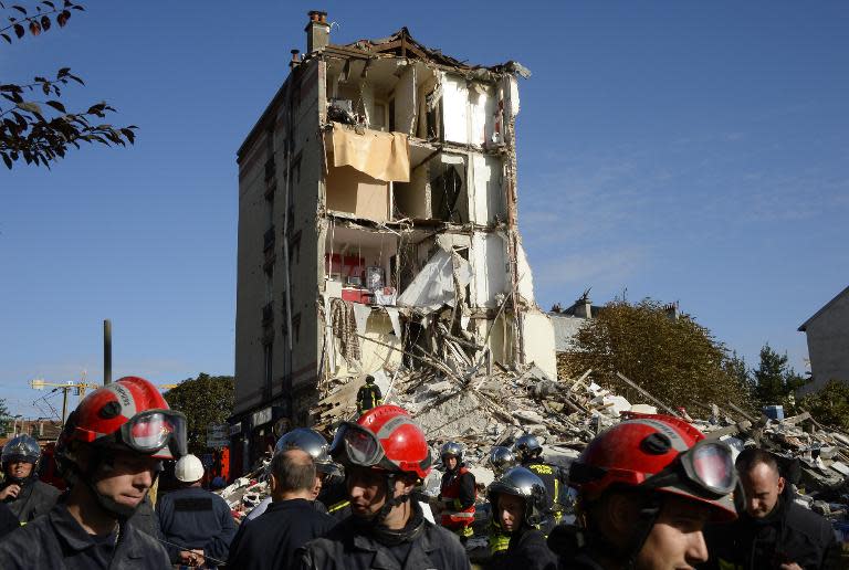 Firefighters and rescue workers inspect the site where a four-storey residential building collapsed following a blast in Rosny-sous-Bois in the eastern suburbs of Paris on August 31, 2014