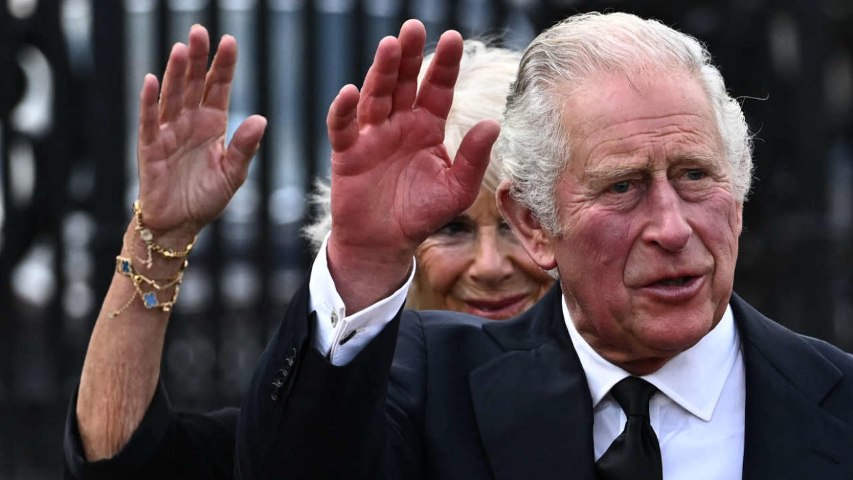Britain's King Charles III and Britain's Camilla, Queen Consort greet the crowd upon their arrival Buckingham Palace in London, on September 9, 2022, a day after Queen Elizabeth II died at the age of 96. - Queen Elizabeth II, the longest-serving monarch in British history and an icon instantly recognisable to billions of people around the world, died at her Scottish Highland retreat on September 8. (Photo by Ben Stansall / AFP)