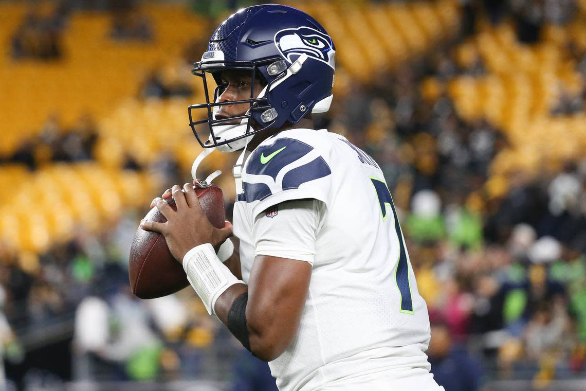 Seattle Seahawks quarterback Geno Smith (7) warms up before the game. The Seattle Seahawks played the Pittsburgh Steelers at Heinz Field in Pittsburgh, Pa., on Sunday, Oct. 17, 2021.