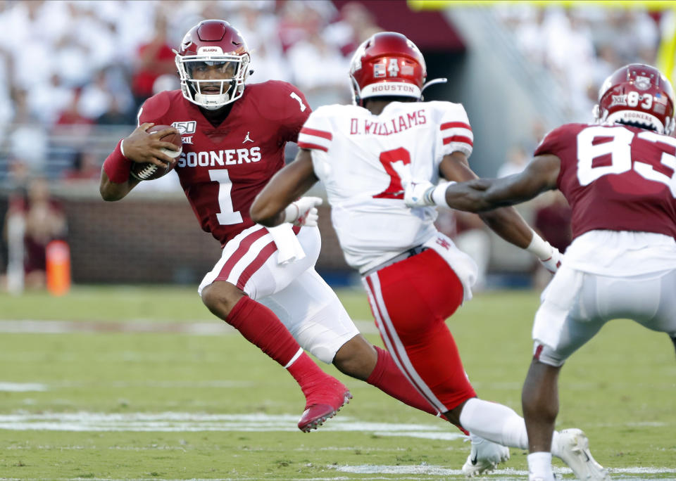 Oklahoma quarterback Jalen Hurts (1) runs the ball against Houston during the first half of an NCAA college football game in Norman, Okla., Sunday, Sept. 1, 2019. (AP Photo/Alonzo Adams)