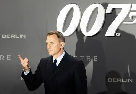 FILE PHOTO: Actor Daniel Craig poses for photographers on the red carpet at the German premiere of the new James Bond 007 film "Spectre" in Berlin, Germany, October 28, 2015. REUTERS/Fabrizio Bensch/Files