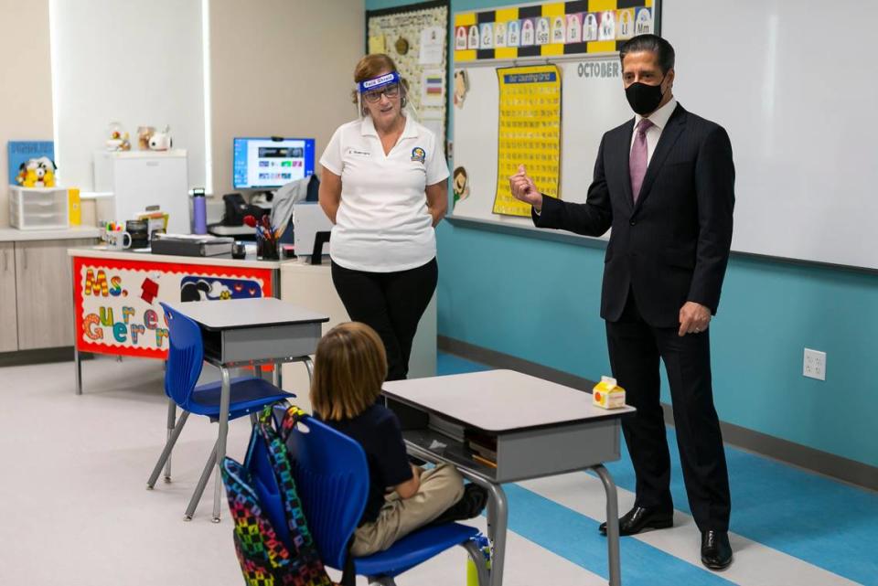 First-grade teacher Elda Guerrero and Miami-Dade Schools Superintendent Alberto Carvalho talk to students during the first day back at school at Andrea Castillo Prep K-8 in Doral on Monday, Oct. 5, 2020.