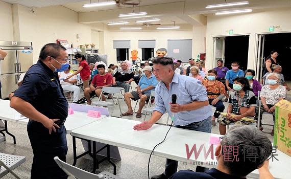 （觀傳媒雲林新聞）【記者洪佳伶／雲林報導】雲林縣警察局北港警分局於30日夜間，假水林鄉瓊埔村集會所召開社區治安會議，由蔦松派出所所長許仟鴻主持，分局之交通（第五組）、刑事（偵查隊）、戶口（第三組）及保防（第四組）單位特別與會，分別針對當前治安、交通安全重要警政工作向社區居民進行宣導。