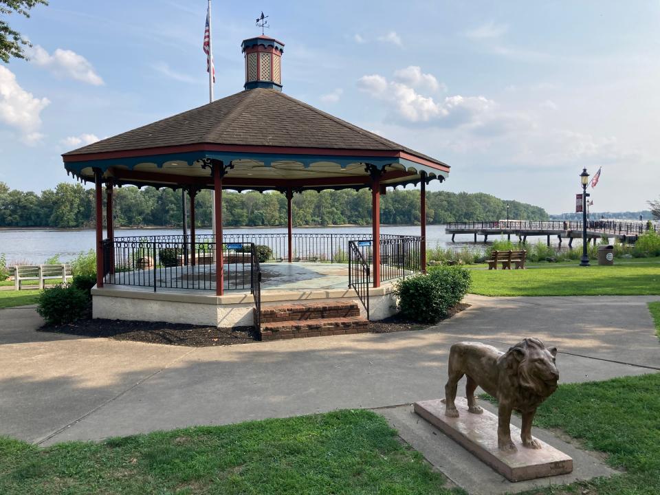 This waterfront venue on the Delaware River offers benches, shade trees and easy parking for an hour-long lunch break. You might even see an immense ocean-going vessel amind sailboats on the water. Mill Street, the town's reborn business district is steps away.