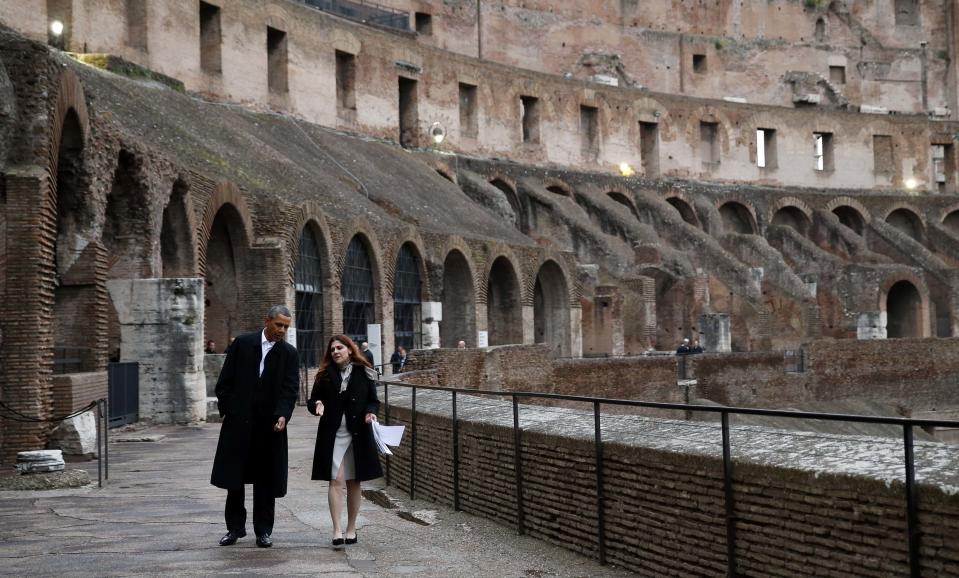 Obama tours the Colosseum in Rome