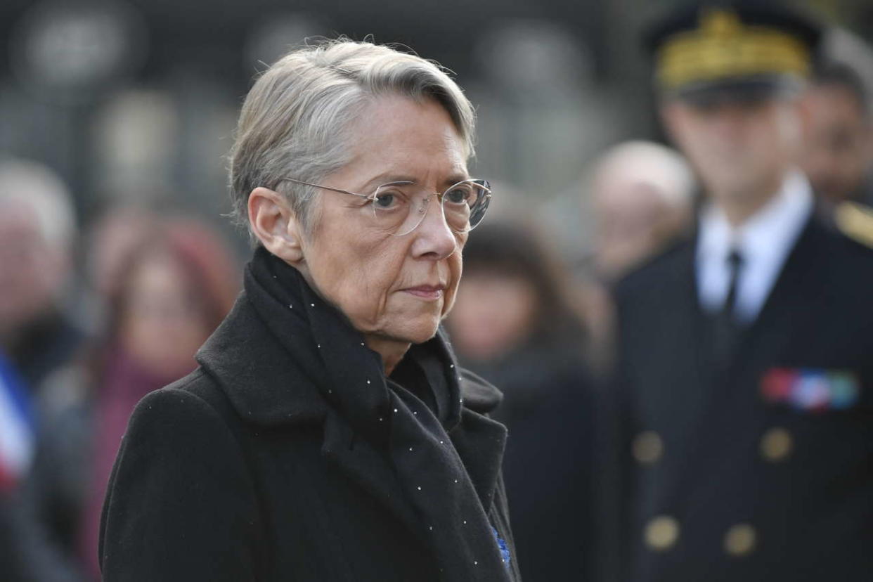 French Prime Minister Elisabeth Borne arrives at the commemorative plaque of the 13 November attacks at 'Stade de France' in Saint-Denis on November 13, 2022, to mark the seventh anniversary of the Paris attacks of November 13, 2015, in which 130 civilians were killed. (Photo by JULIEN DE ROSA / AFP)