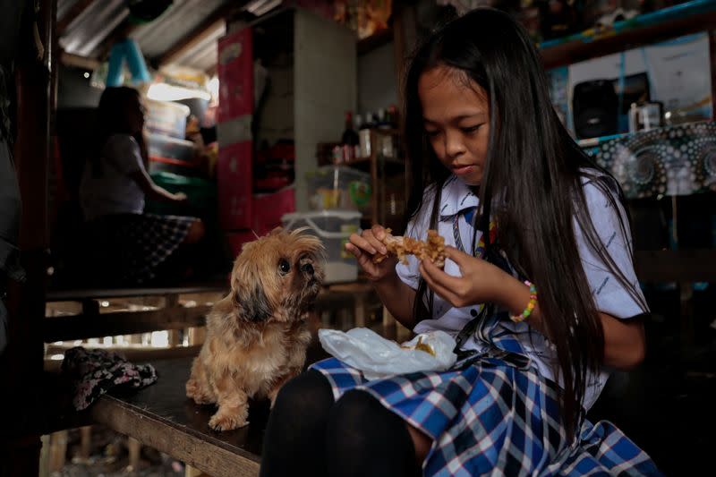 The Wider Image: Rising seas threaten early end for sinking village in Philippines