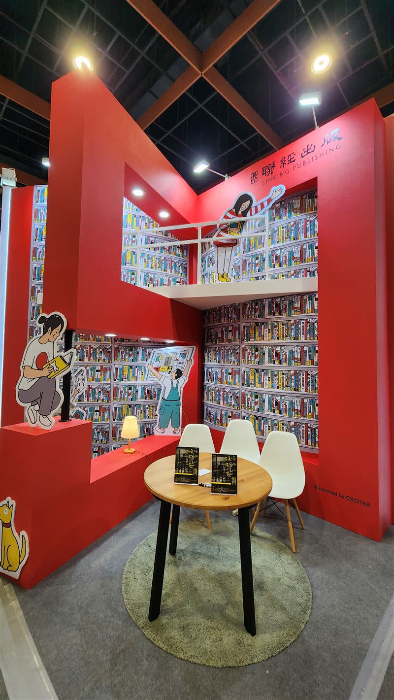 2024台北國際書展比年多出3成，後續人潮因假期更多。「愛看書的人是幸福的、更好的」。（圖／記者鍾志鵬攝影）