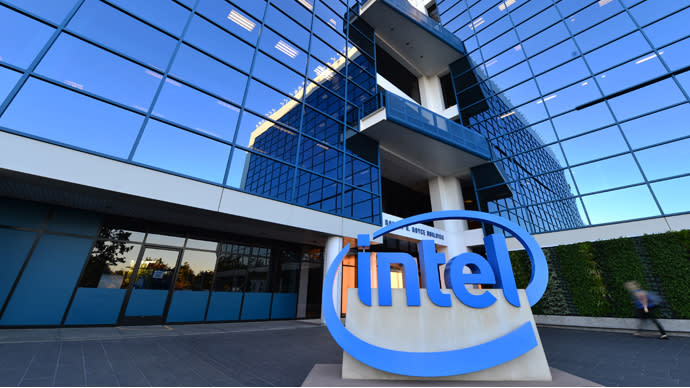  Intel headquarters exterior photo. 