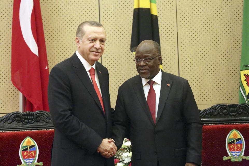 Turkish President, Recep Tayyip Erdogan, left, shakes hands with his host Tanzania President John Pombe Magufuli, right, at State House in commercial capital Dar es Salaam, Tanzania, Monday Jan. 23, 2017. The Turkish leader is in his first stop of his three-country visit to boost Turkish-African relations. (AP Photo/Khalfan Said)