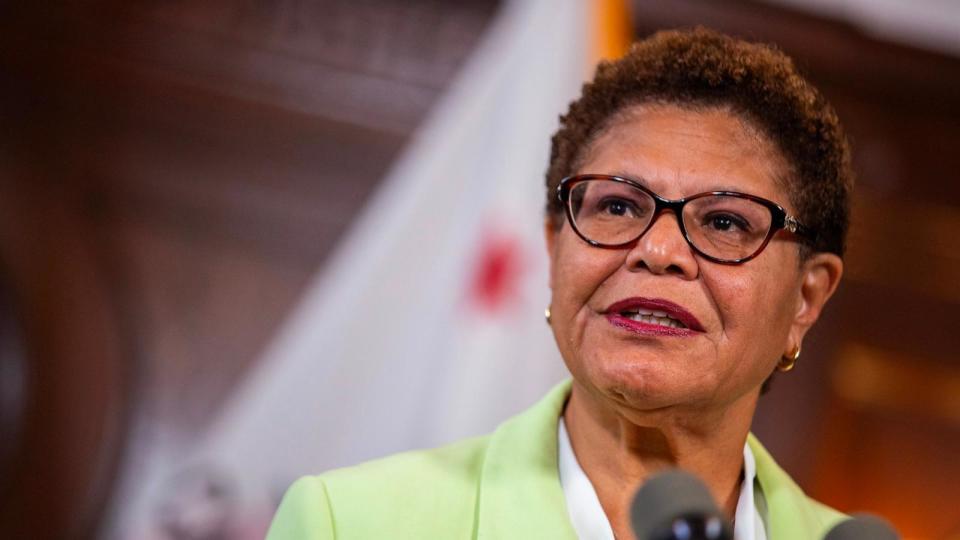 PHOTO: Karen Bass speaks at a news conference (Brian Van Der Brug/Los Angeles Times via Getty Imag)