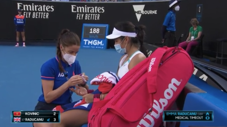 Emma Raducanu receives medical treatment (Australian Open)