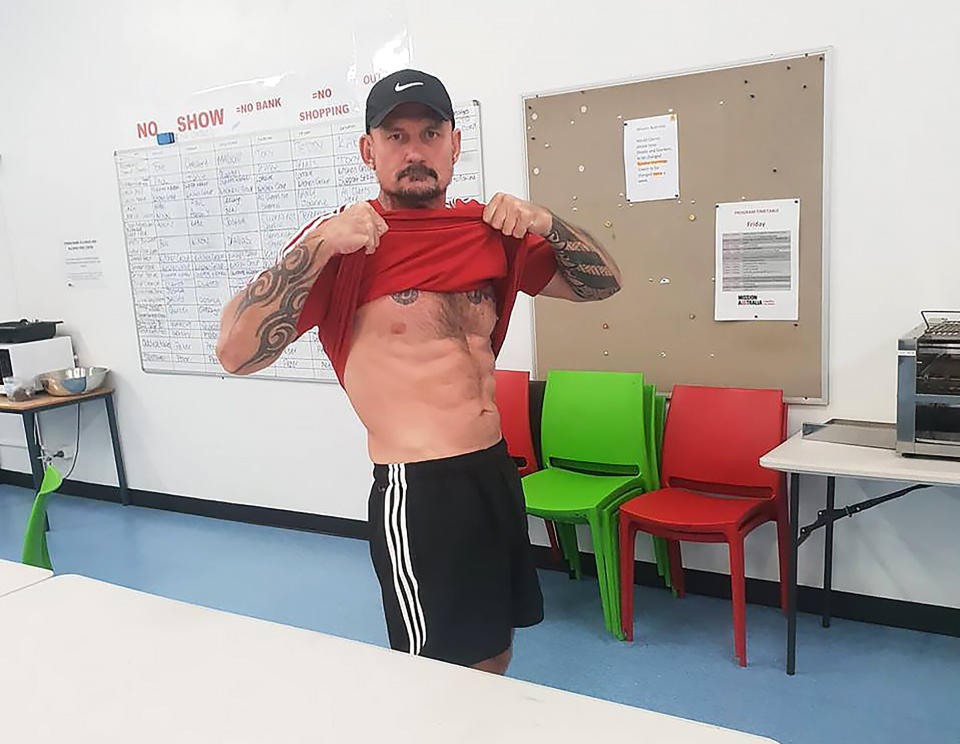 An image obtained from social media shows suspected Darwin gunman Ben Hoffmann lifting his shirt to reveal his muscular abdomen. Source: AAP