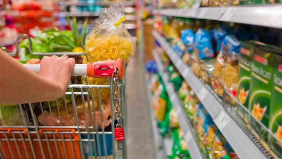 los supermercados son castigados con más tasas por los municipios