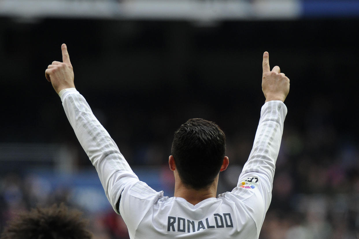 El astro portugués del Real Madrid Cristiano Ronaldo, el ejemplo perfecto de lo 'spornosexual'. (AFP | PEDRO ARMESTRE)