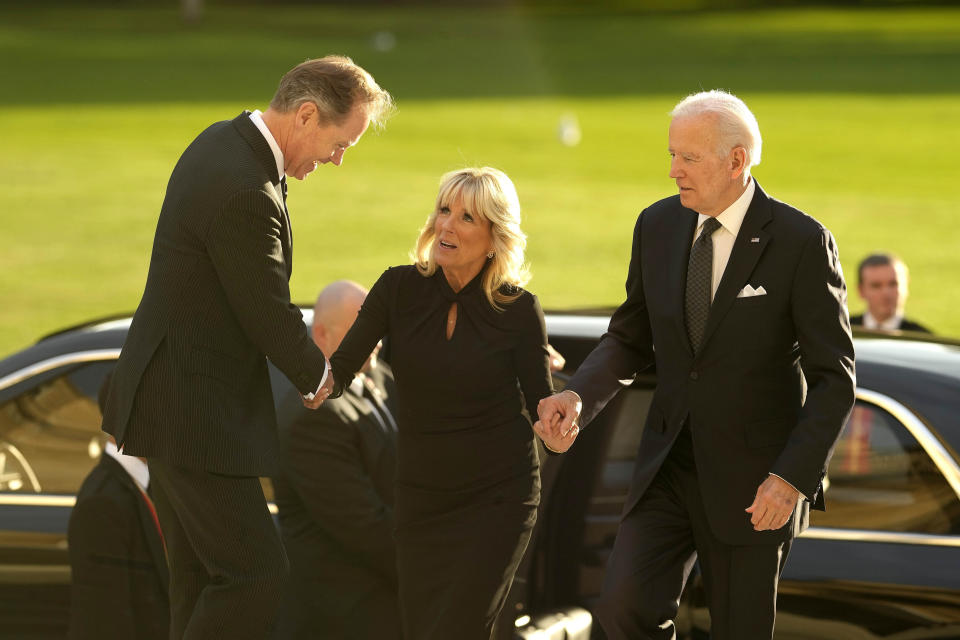 US President Joe Biden accompanied by First Lady Jill Biden are welcomed by Master of the Household Sir Tony Johnstone-Burt at Buckingham Palace in London, Sunday, Sept. 18, 2022. King Charles III is holding a reception at Buckingham Palace for heads of state and other leaders on Sunday evening ahead of the state funeral of Queen Elizabeth II on Monday. (AP Photo/Markus Schreiber, Pool)