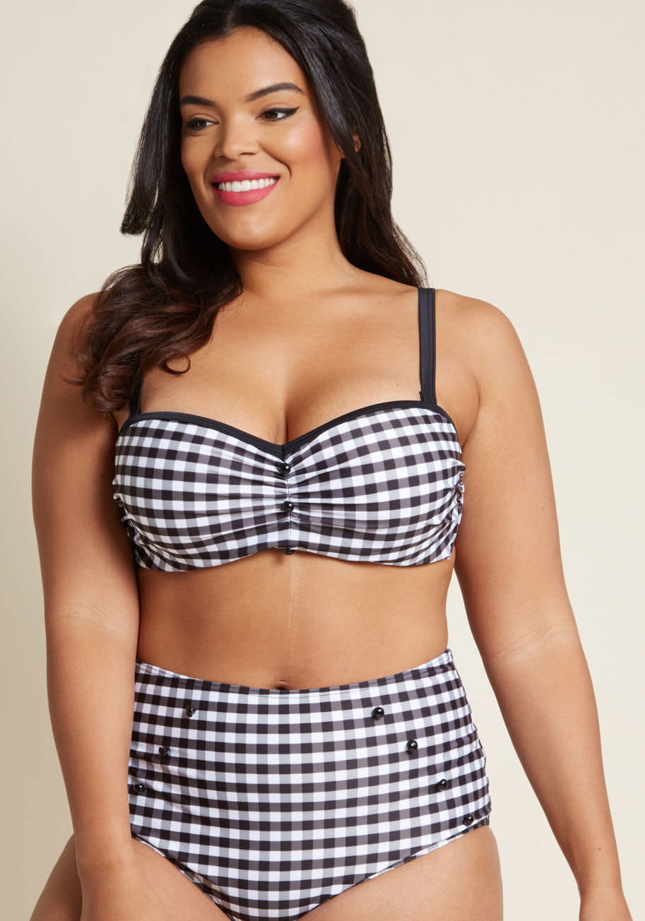 Get it <a href="https://www.modcloth.com/shop/swimwear/waterfront-flaunt-bikini-top/157701.html" target="_blank">here</a>.&nbsp;