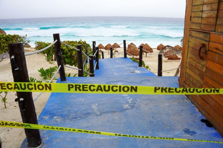 Hurrikan "Beryl" hat nach seinem zerstörerischen Zug durch die Karibik eine beliebte Touristenregion an der Küste Mexikos erreicht. Der Wirbelsturm traf beim Badeort Tulum mit Windgeschwindigkeiten von bis zu 160 Stundenkilometern auf Yucatán. (Elizabeth Ruiz)