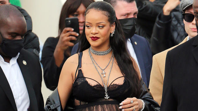 Rihanna's Pregnancy Style Proves Flaunting Your Bump & High Fashion Go  Hand-In-Hand