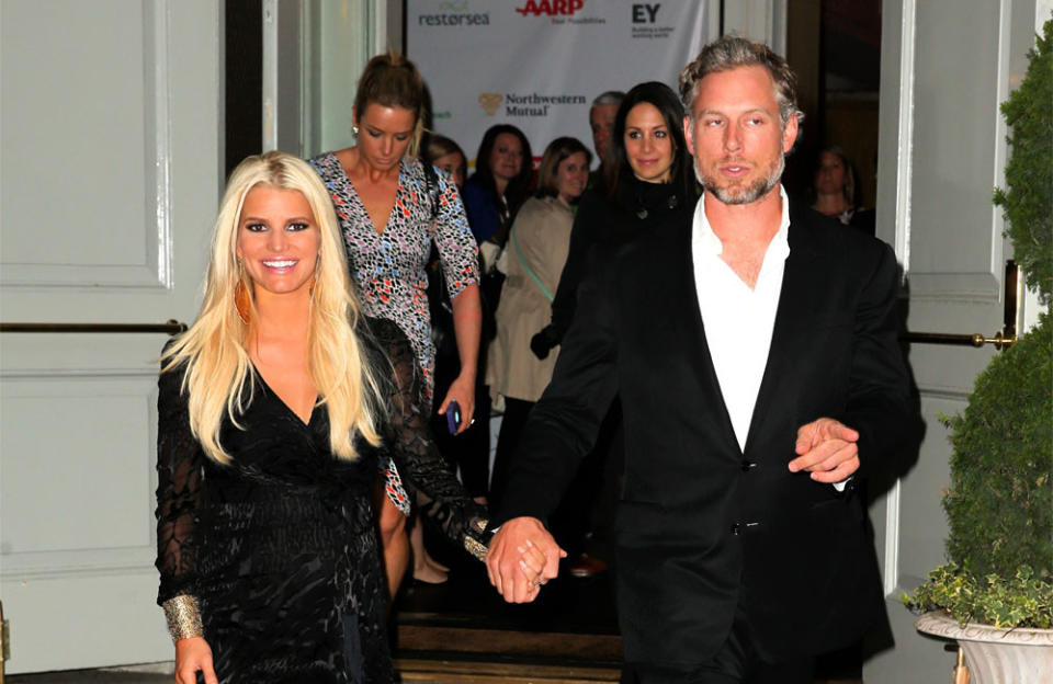 The nerves of finally saying ‘I do’ to her significant other were such, that actress and singer Jessica Simpson said her own name wrong! Following the little hiccup, Jess shared a couple laughs, cleared her mind and started all over again. The little mistake did not matter at all, as she and Eric are still happily married!