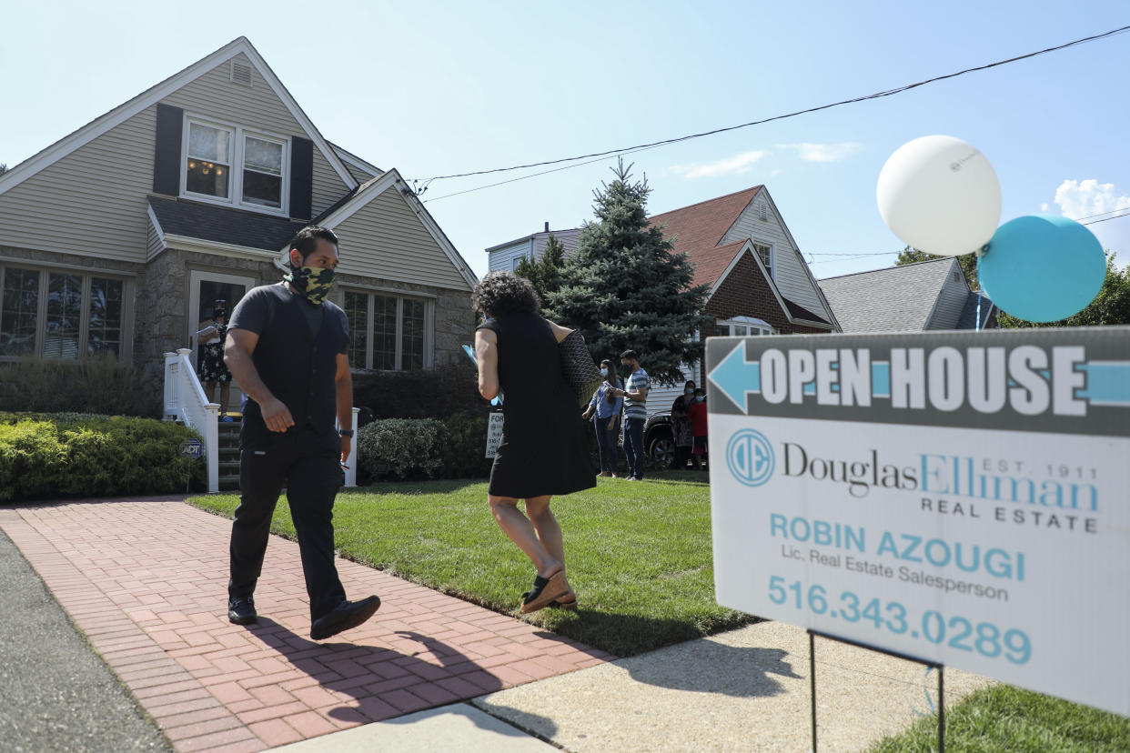 NEW YORK, Sept. 6, 2020  -- People wait to visit a house for sale in Floral Park, Nassau County, New York, the United States, on Sept. 6, 2020. Home buyers eying for cozy backyards and more office space are staging bidding wars in the suburbs surrounding New York City amid the spread of the COVID-19 pandemic. (Photo by Wang Ying/Xinhua via Getty)  TO GO WITH Feature: Space-eager home buyers stage bidding wars in New York City suburbs (Xinhua/Wang Ying via Getty Images)