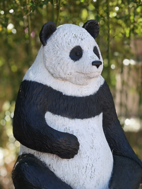 A photo of a panda sculpture, taken with the Honor Magic 6 RSR.