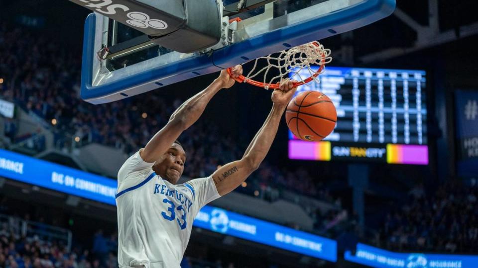 Ugonna Onyenso dunks during Kentucky’s game against Illinois State at Rupp Arena on Friday night.