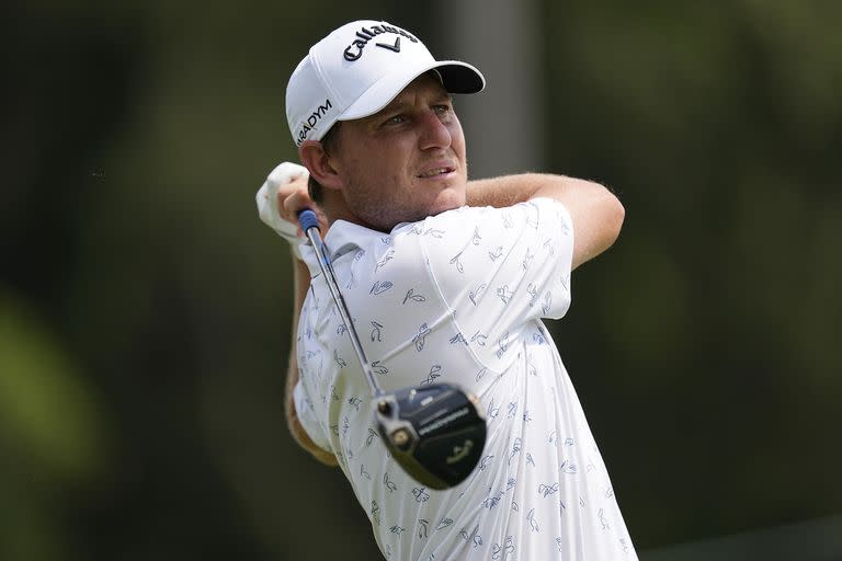 Emiliano Grillo tuvo otra muy buena vuelta en el campo de TPC Southwind y está al acecho en el inicio de la FedEx Cup, la serie de torneos finales de la temporada del PGA Tour.