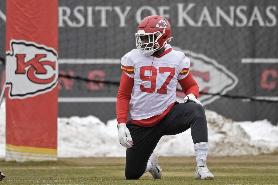 Kansas City Chiefs defensive end Felix Anudike-Uzomah stretches stretch during the NFL football team’s practice Friday, Jan. 26, 2024, in Kansas City, Mo. (AP Photo/Charlie Riedel) 