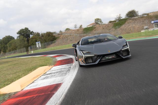 Lamborghini Revuelto Hybrid Supercar Is New Aventador: Specs, Photos, Range  - Bloomberg