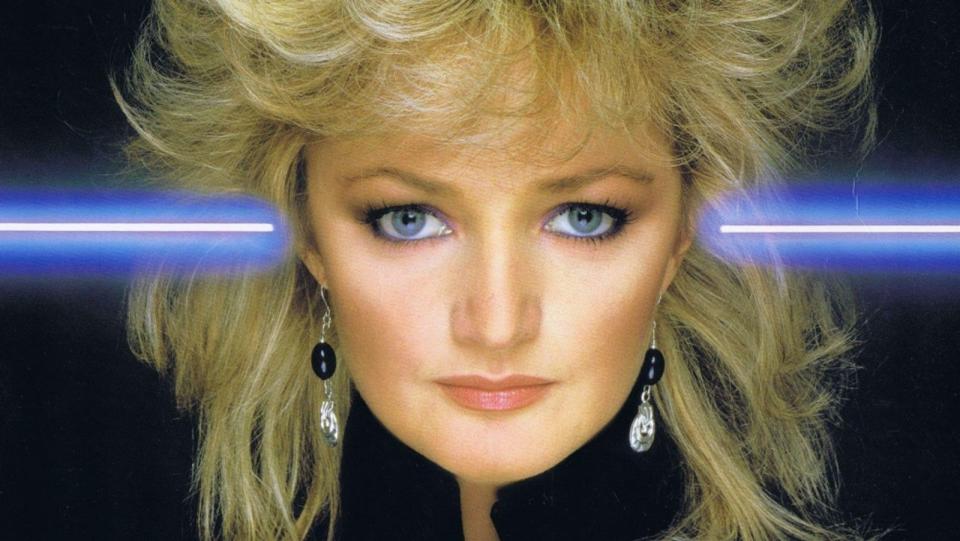 Ihre ersten Hits ("Lost In France", "It's A Heartache") hatte Bonnie Tyler zwar bereits in den 70-ern, heute gilt sie aber vor allem als Ikone der 80-er. Mit dem Album "Faster Than The Speed Of Night" (mit dem Klassiker "Total Eclipse Of The Heart", 1983) erreichte die Karriere der walisischen Poprock-Röhre ihren Höhepunkt. (Bild: Sony)