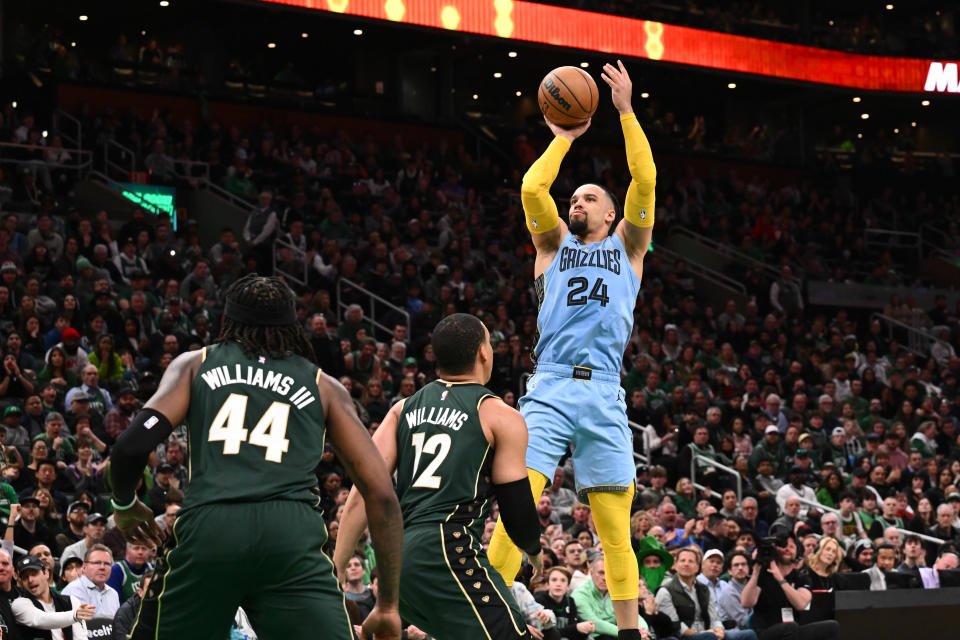 Dillon Brooks（投籃者）的出手選擇不算優異。（Photo by Brian Fluharty/Getty Images）