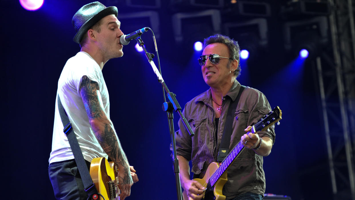  Bruce Springsteen performs on stage with Brian Fallon of The Gaslight Anthem on the last day of Hard Rock Calling 2009 in Hyde Park on June 28, 2009 in London, Englan 