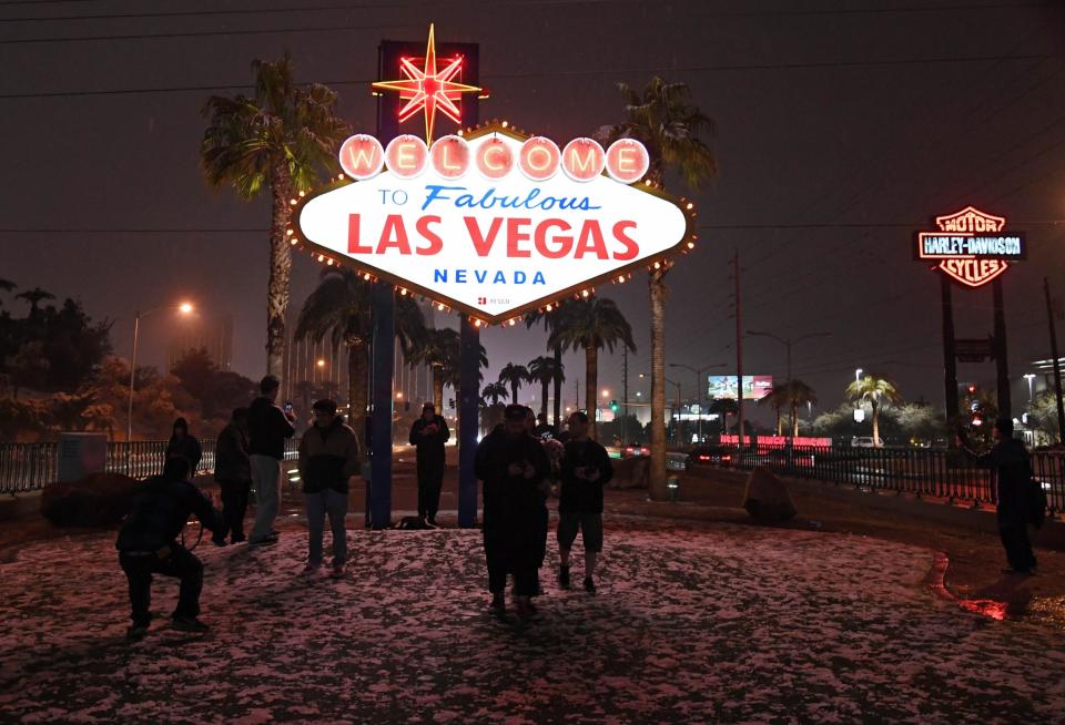 Visitors take photos at the Welcome to Fabulous Las Vegas sign as it snows during a winter storm on February 20, 2019 (Ethan Miller/Getty Images)