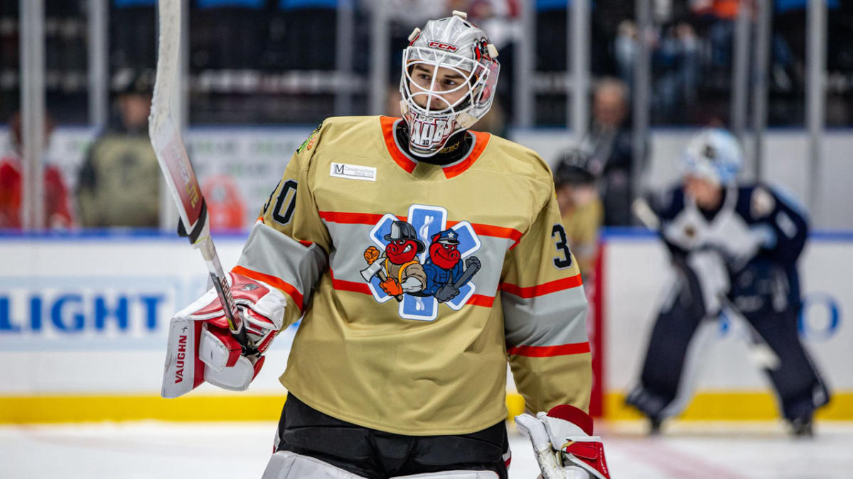 Blackhawks recall G Jaxson Stauber after injury to Petr Mrazek