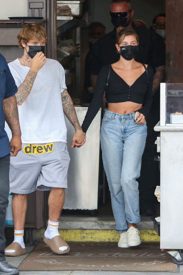 Hailey Baldwin Styles Her Mom Jeans With Transitional Crop Sneakers That Come With Details