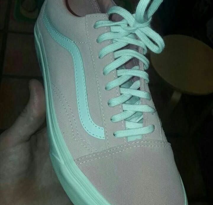 ¿De qué color ves estas zapatillas?