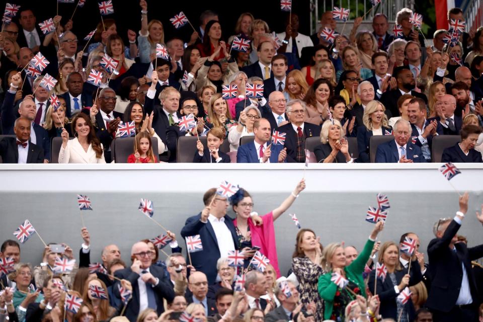 LONDON, ENGLAND - JUNE 04: Prince William, Duke of Cambridge, Catherine, Duchess of Cambridge, Prince George of Cambridge, Princess Charlotte of Cambridge, Camila, Duchess of Cornawall, Prince Charles, Prince of Wales, British Prime Minister Boris Johnson and his wife Carrie Johnson attend the Platinum Party At The Palace at Buckingham Palace on June 4, 2022 in London, England. The Platinum Jubilee of Elizabeth II is being celebrated from June 2 to June 5, 2022, in the UK and Commonwealth to mark the 70th anniversary of the accession of Queen Elizabeth II on 6 February 1952. (Photo by Henry Nicholls - WPA Pool/Getty Images)