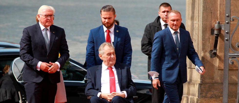 Le président tchèque Milos Zeman a été de nouveau hospitalisé à l’hôpital universitaire militaire de Prague  jeudi, après un test positif au Covid-19.
