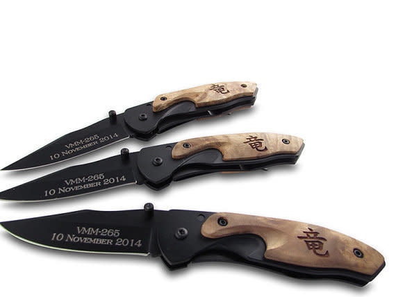 Get it <a href="https://www.etsy.com/listing/207285833/personalized-knife-custom-engraved-black?ga_order=most_relevant&amp;ga_search_type=all&amp;ga_view_type=gallery&amp;ga_search_query=groomsmen%20gift&amp;ref=sr_gallery-1-47" target="_blank">here</a>.