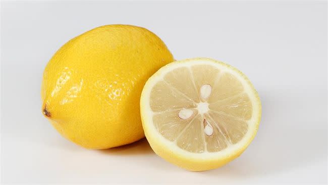 王婦發現自己戶頭少了9萬，其中3萬還買了2000顆檸檬。（圖／翻攝自pixabay）