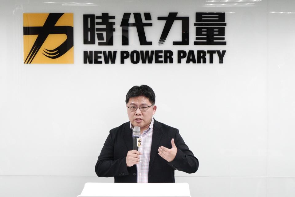 決策委員總辭後，將由邱顯智暫代發言。   圖：張良一/攝